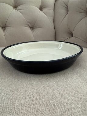 NWOT Food Network Stoneware 10” Pie Dish in Navy Blue and Cream